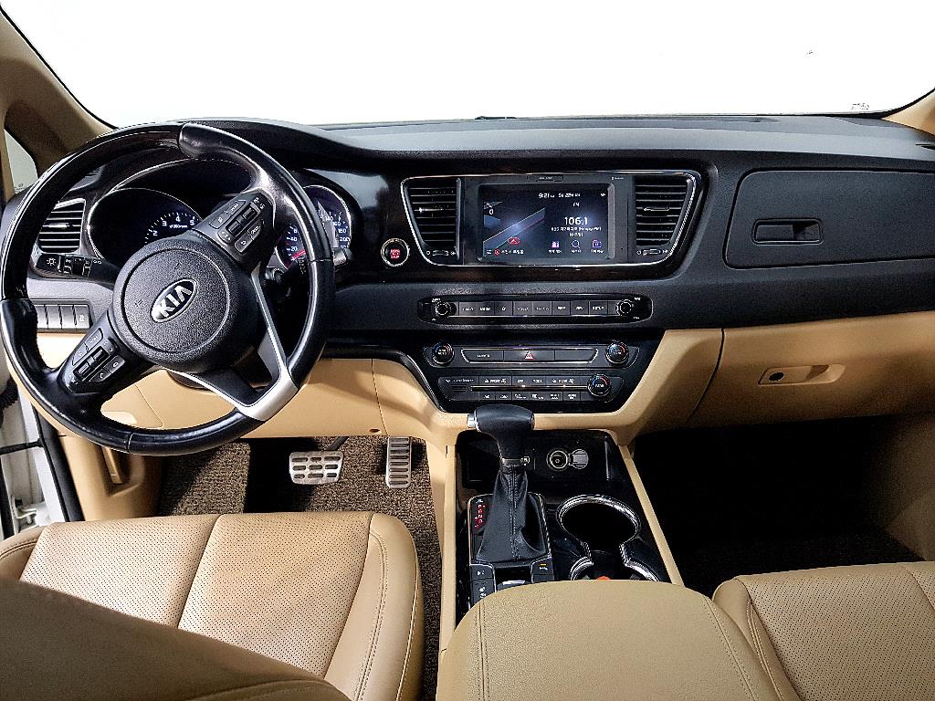 KIA Carnival - Vista 5