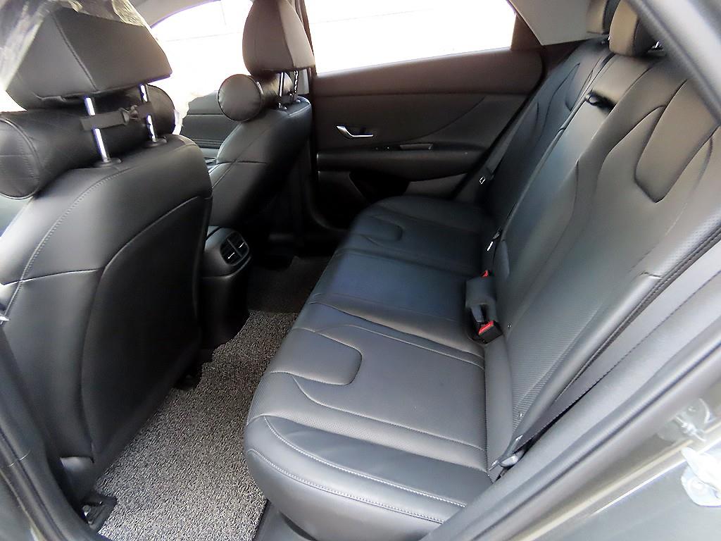 HYUNDAI Avante - Vista 6
