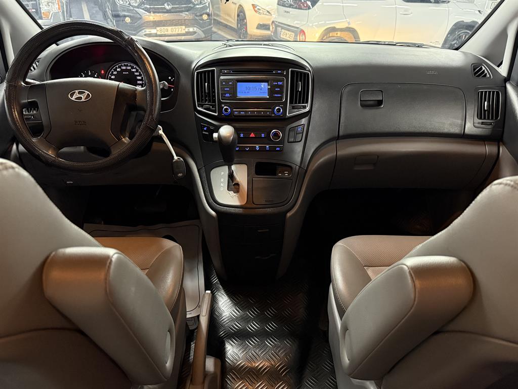 HYUNDAI Starex - Vista 9