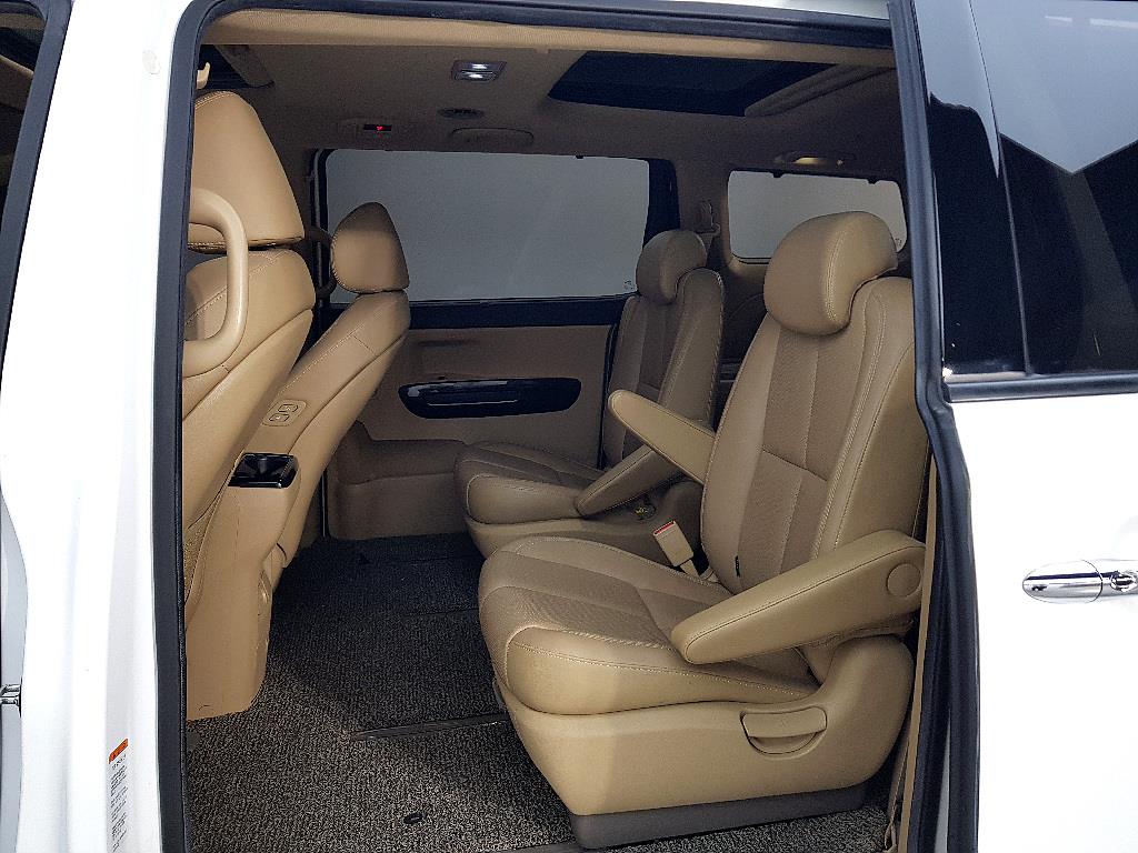KIA Carnival - Vista 9