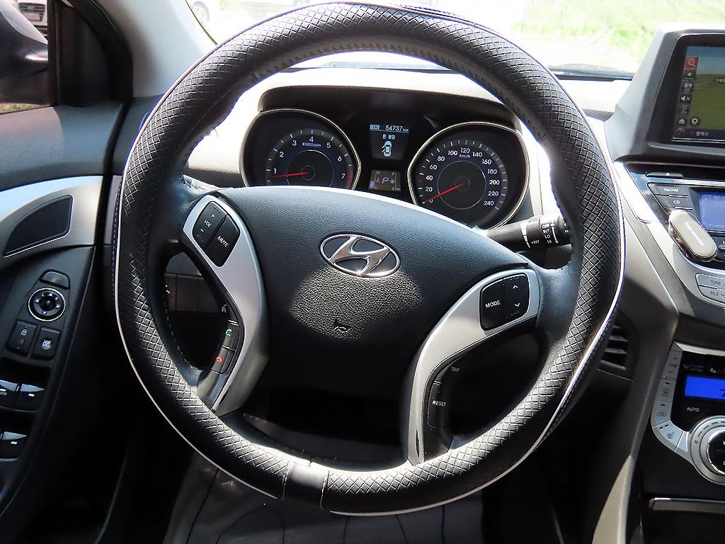 HYUNDAI Avante - Vista 7