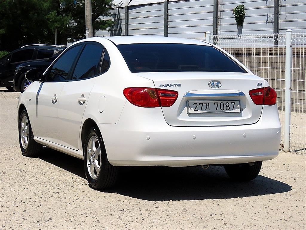 HYUNDAI Avante - Vista 3