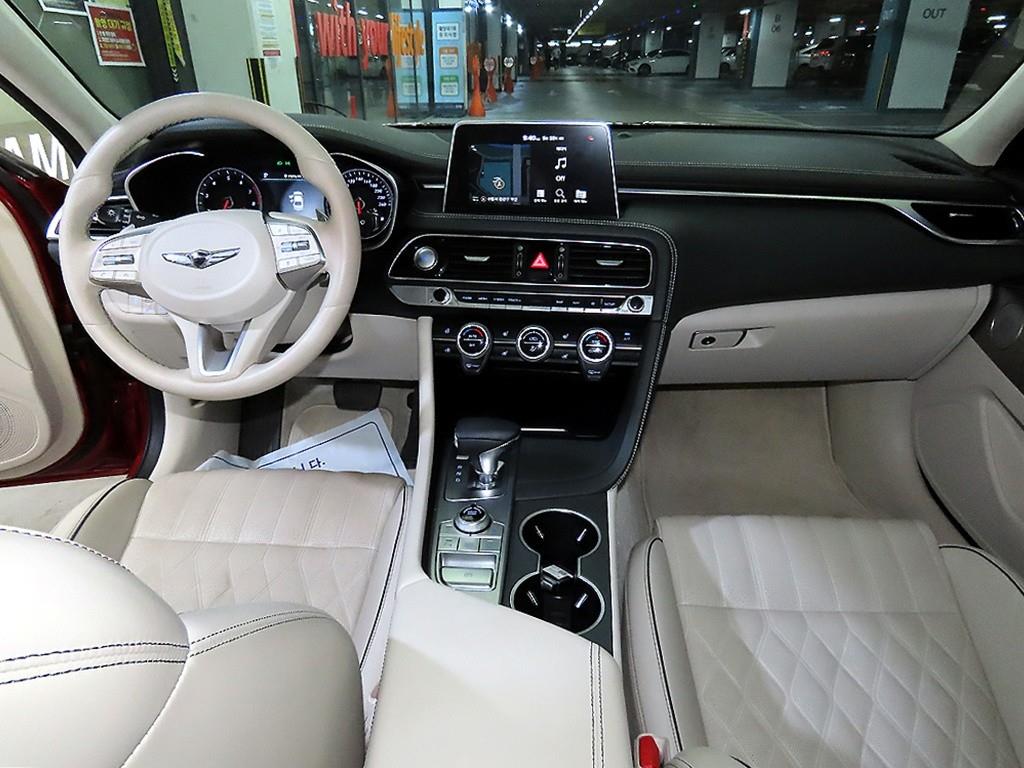 Genesis G70 - Vista 10