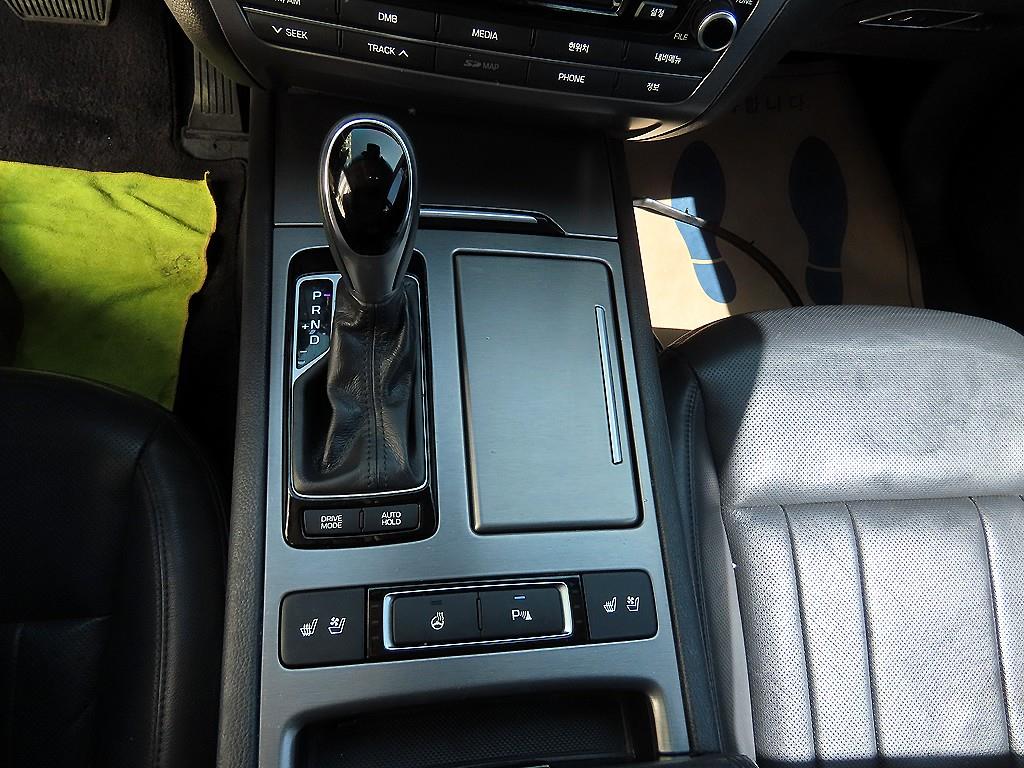HYUNDAI Genesis - Vista 10