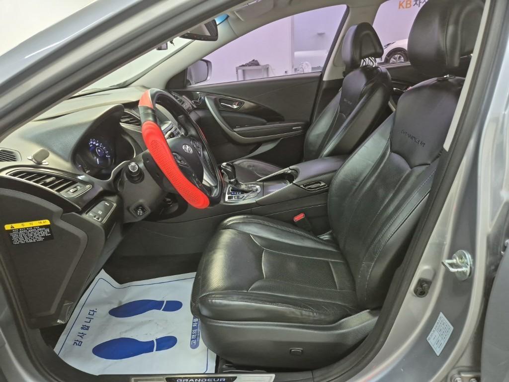 HYUNDAI Grandeur - Vista 11