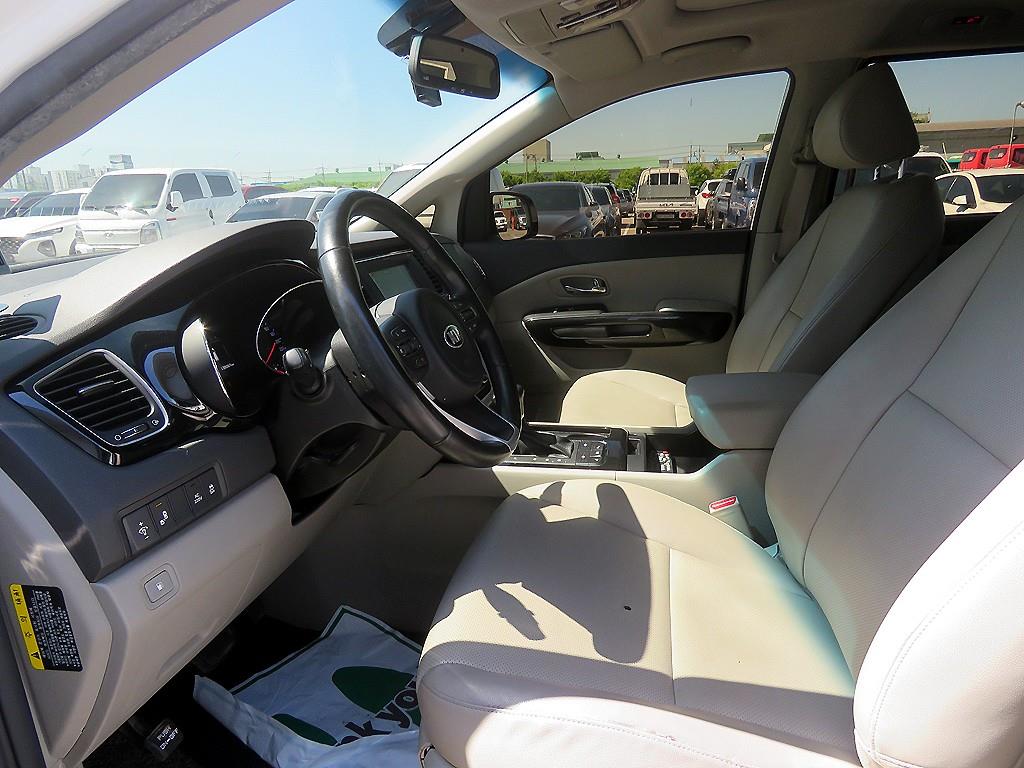 KIA Carnival - Vista 7