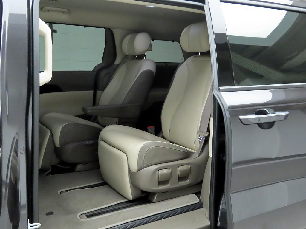 KIA Carnival - Vista 12