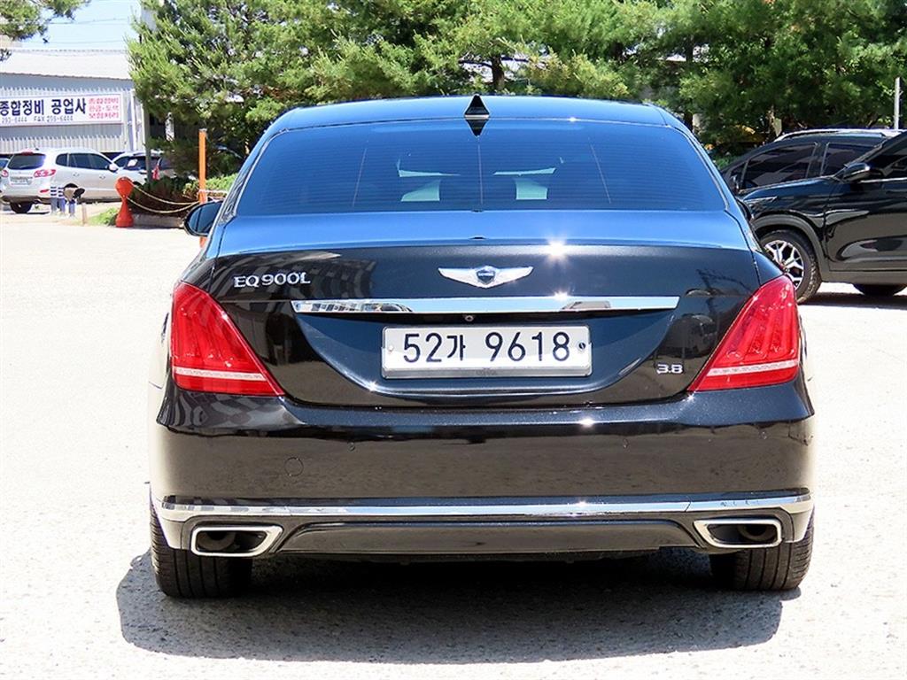 Genesis EQ900 - Vista 4