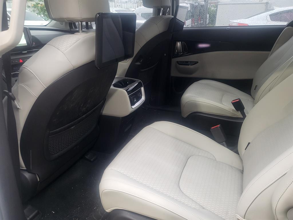 KIA Carnival - Vista 11
