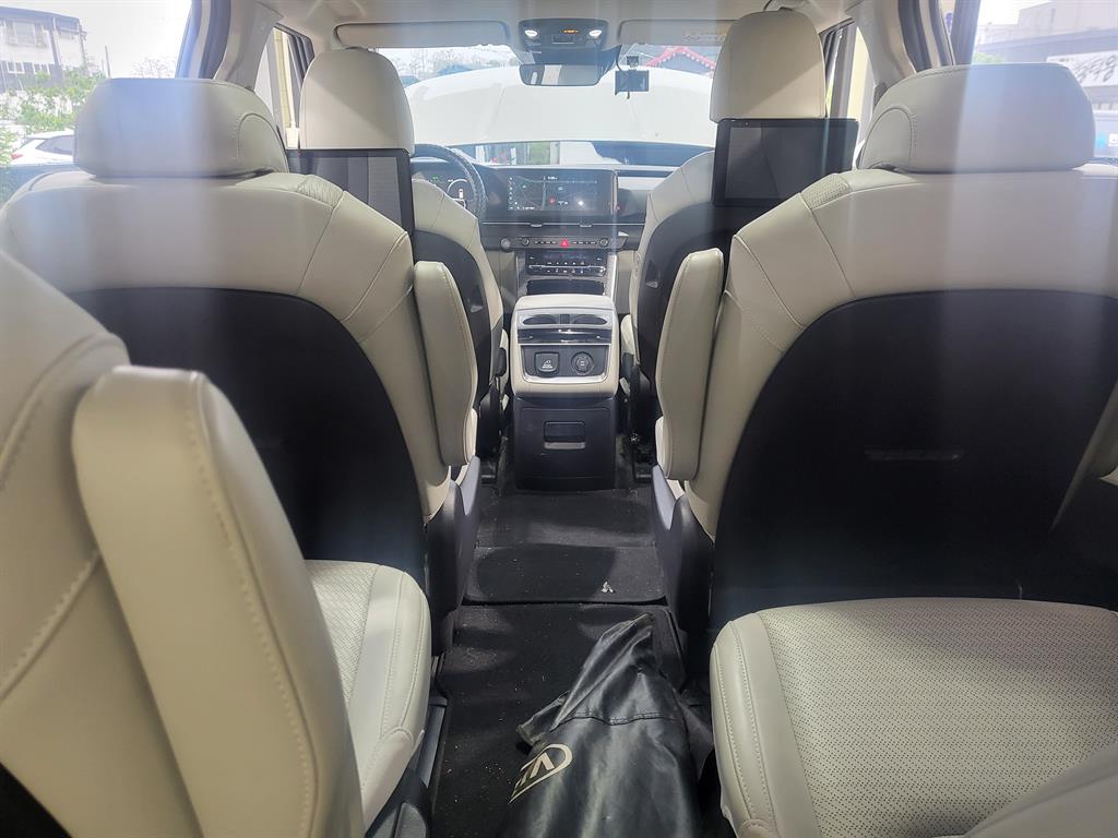 KIA Carnival - Vista 9