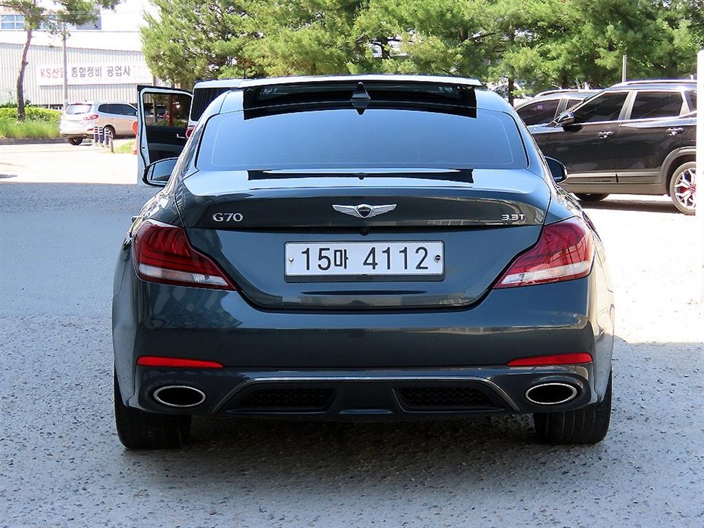 Genesis G70 - Vista 4