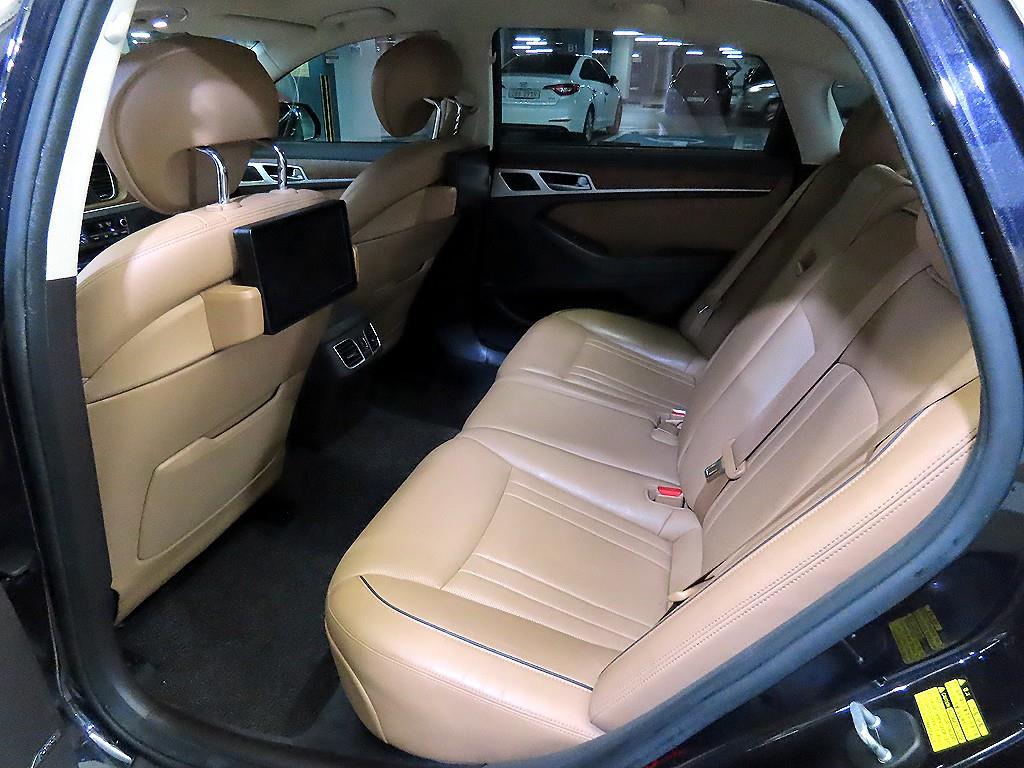 HYUNDAI Genesis - Vista 7