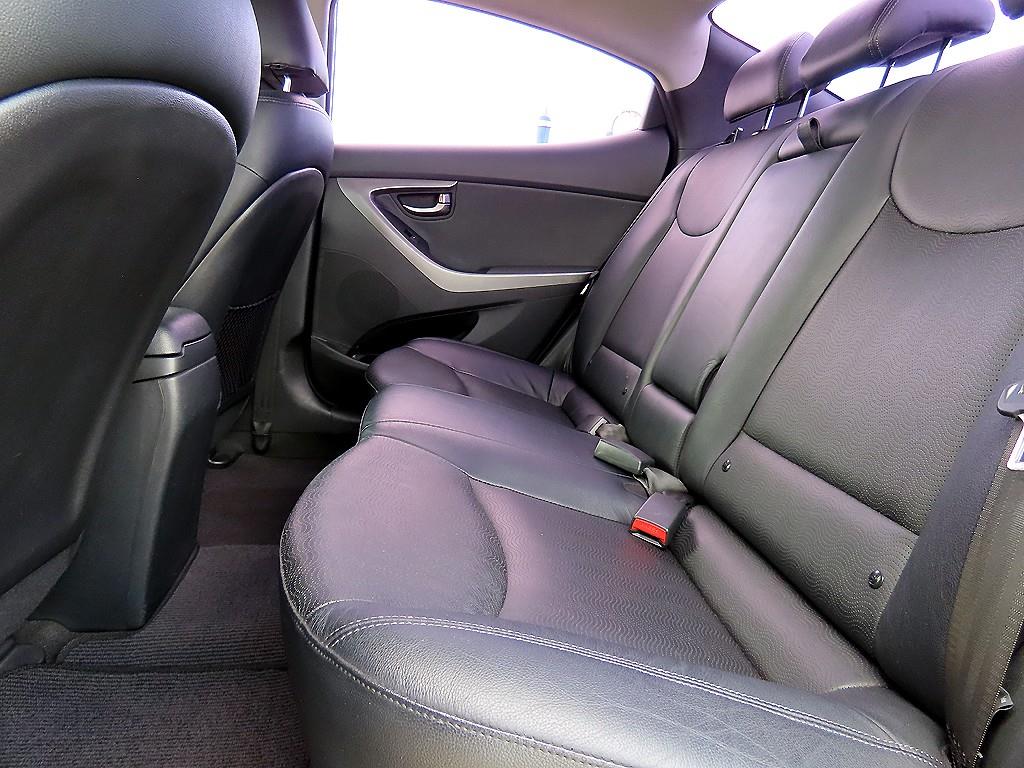 HYUNDAI Avante - Vista 6