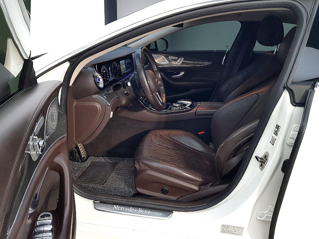 Mercedes Benz CLS Class - Vista 8