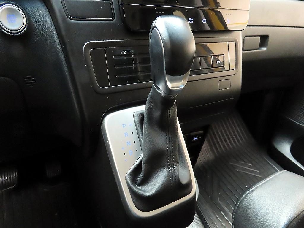 HYUNDAI Staria - Vista 10