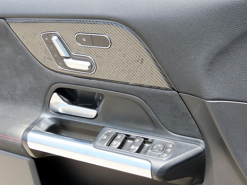 Mercedes Benz GLA Class - Vista 11