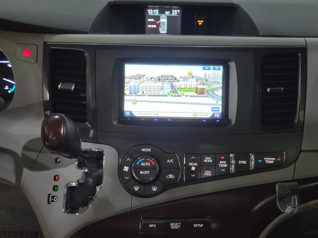 Toyota Siena - Vista 12