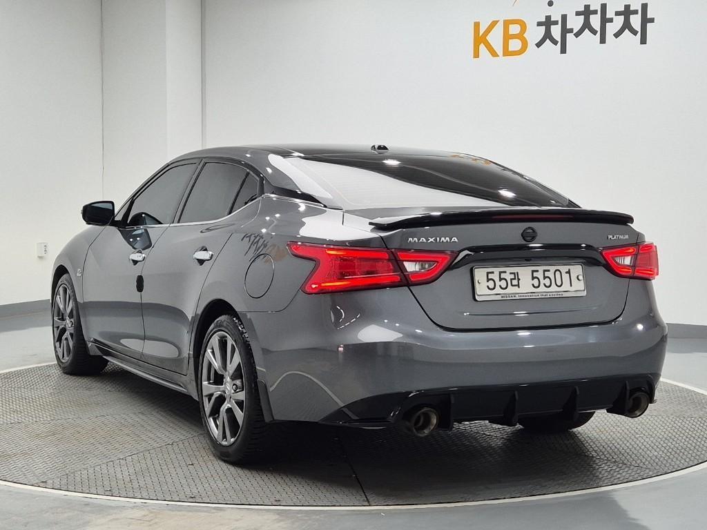 Nissan Maxima - Vista 4
