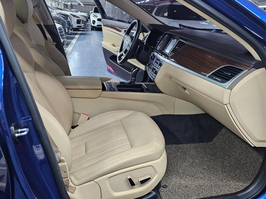 HYUNDAI Genesis - Vista 7