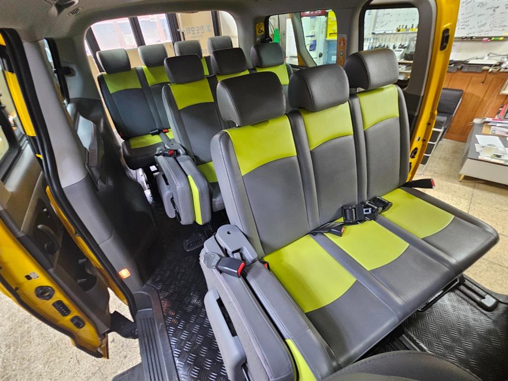 HYUNDAI Starex - Vista 3