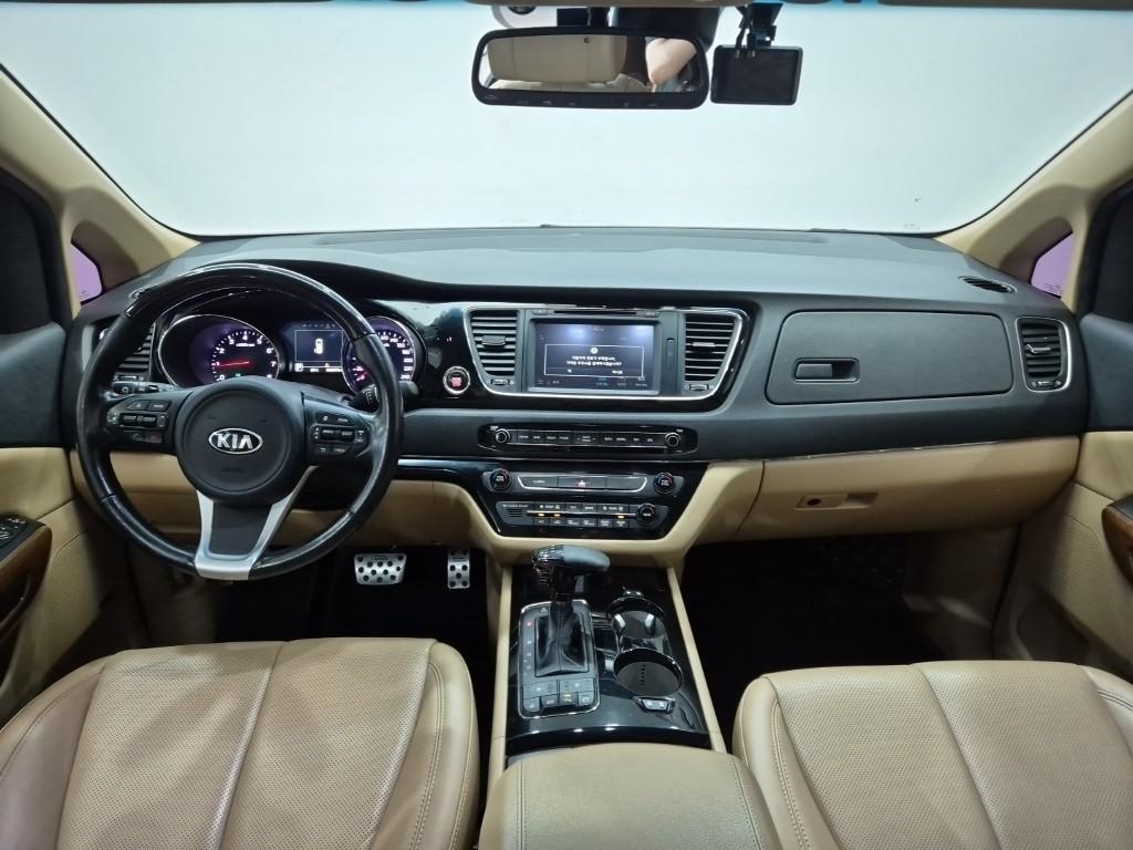 KIA Carnival - Vista 7