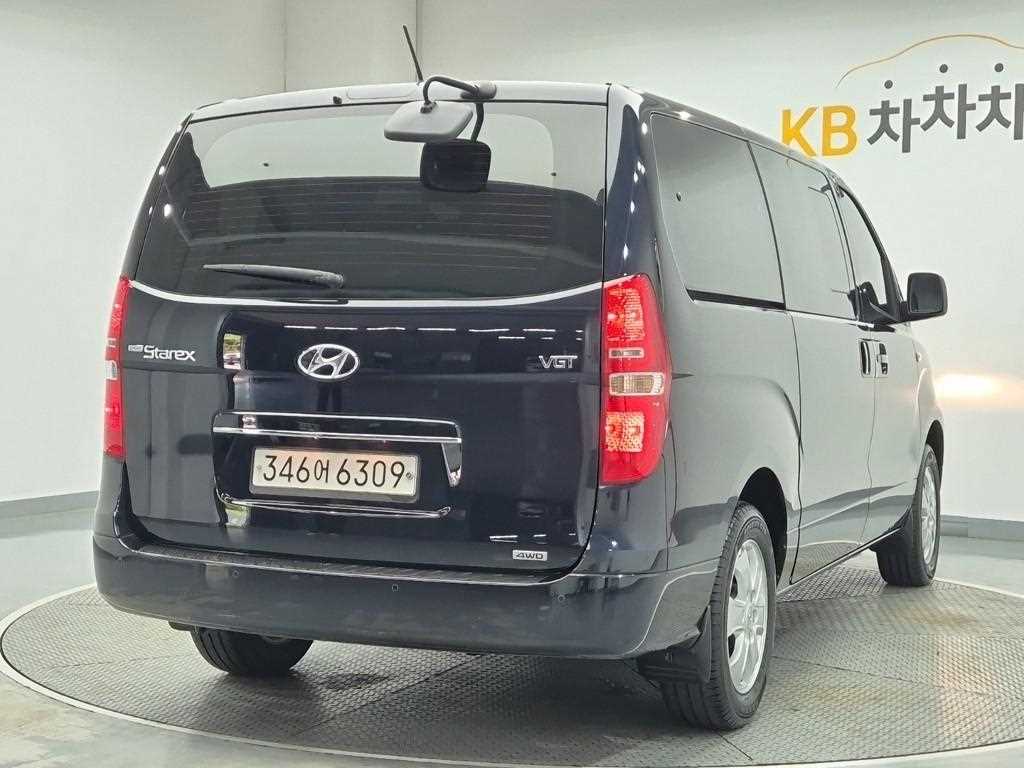 HYUNDAI Starex - Vista 3