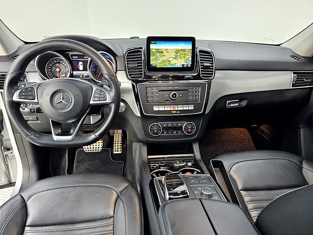 Mercedes Benz GLE Class - Vista 5