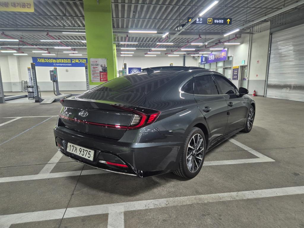 HYUNDAI Sonata - Vista 3