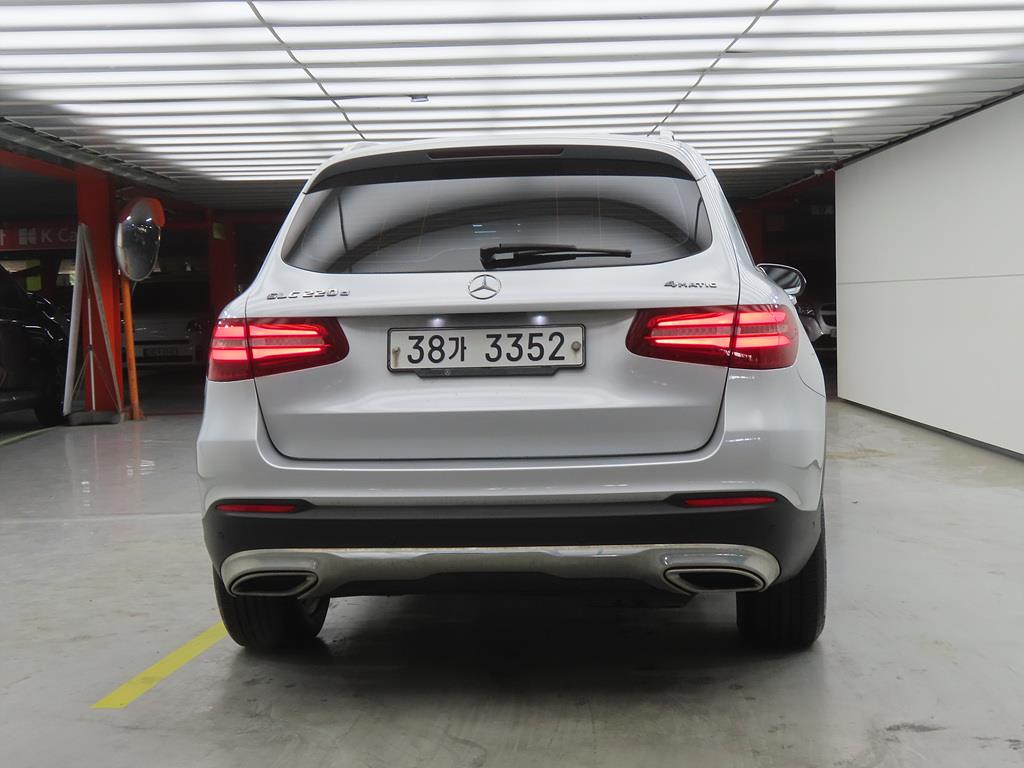 Mercedes Benz GLC Class - Vista 3