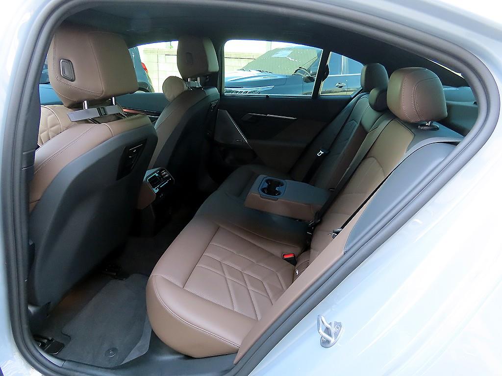 BMW i5 - Vista 6