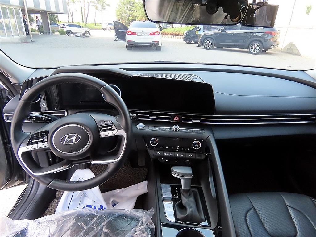 HYUNDAI Avante - Vista 7