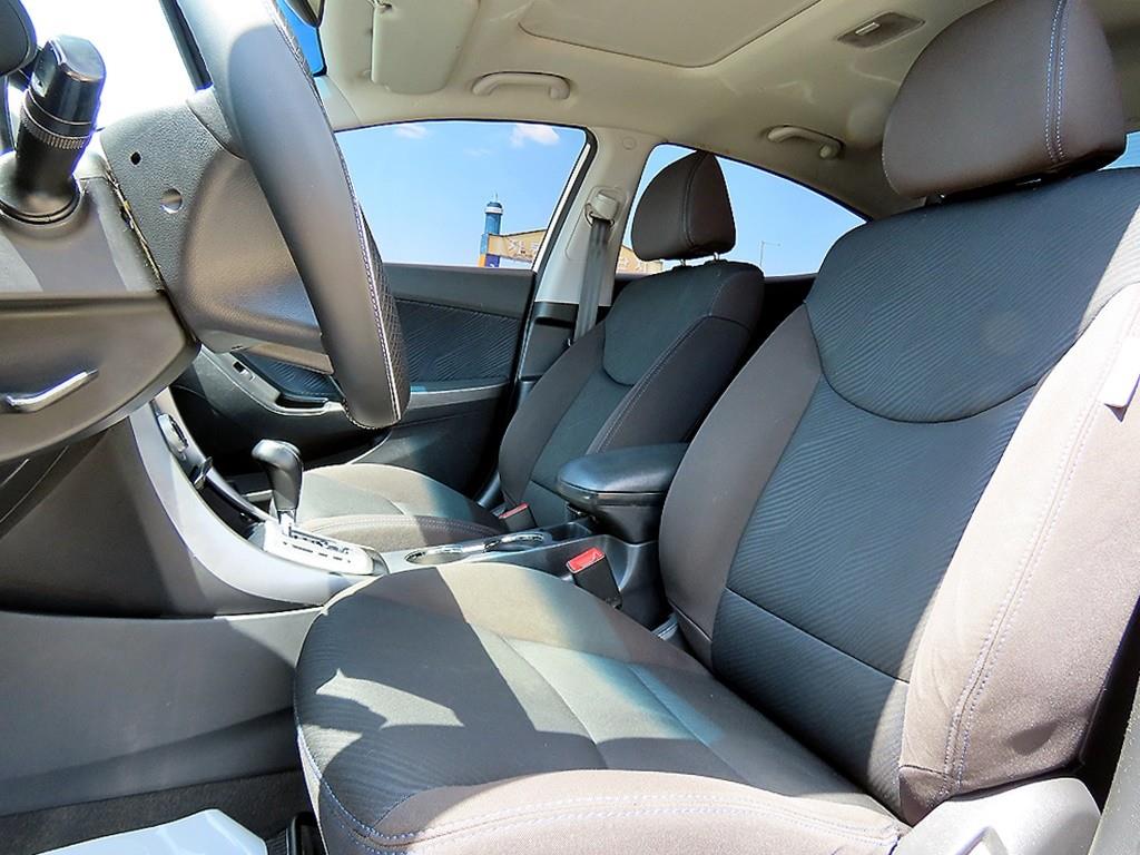 HYUNDAI Avante - Vista 5
