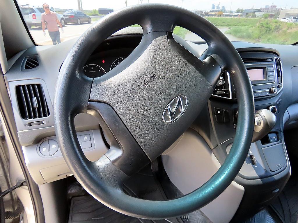 HYUNDAI Starex - Vista 7