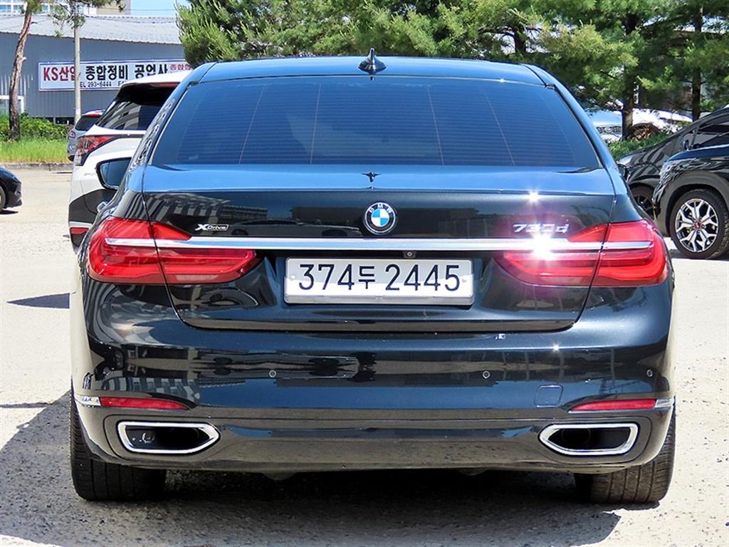 BMW 7 Series - Vista 4