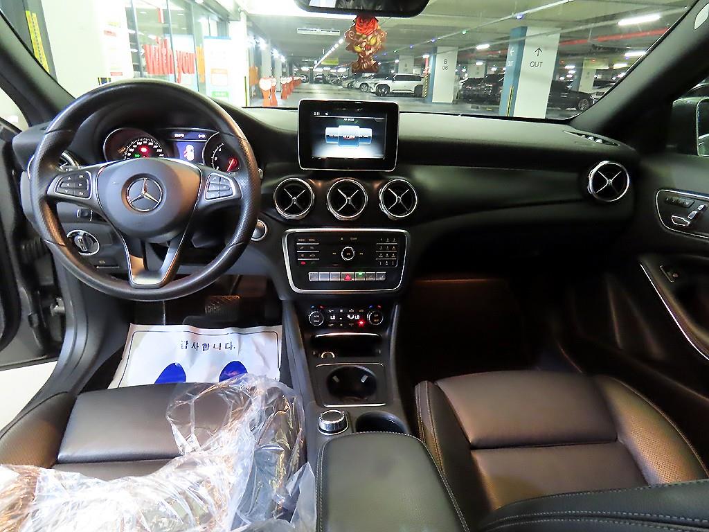 Mercedes Benz GLA Class - Vista 10