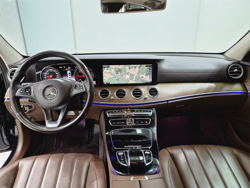 Mercedes Benz E class - Vista 6