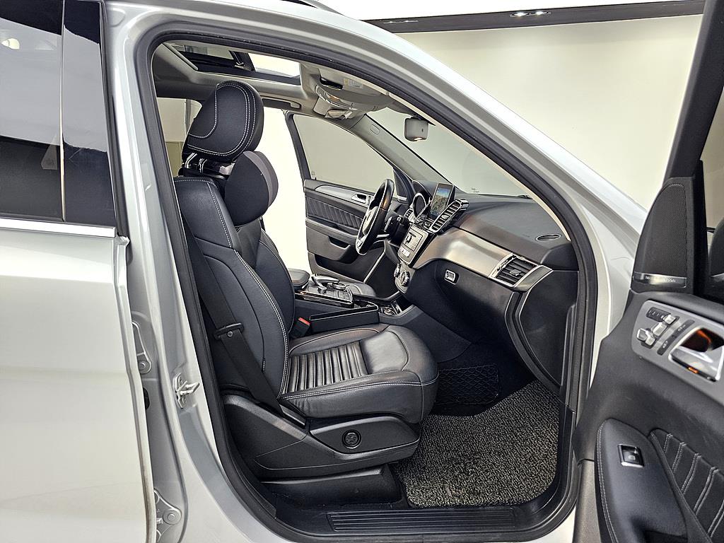 Mercedes Benz GLE Class - Vista 11