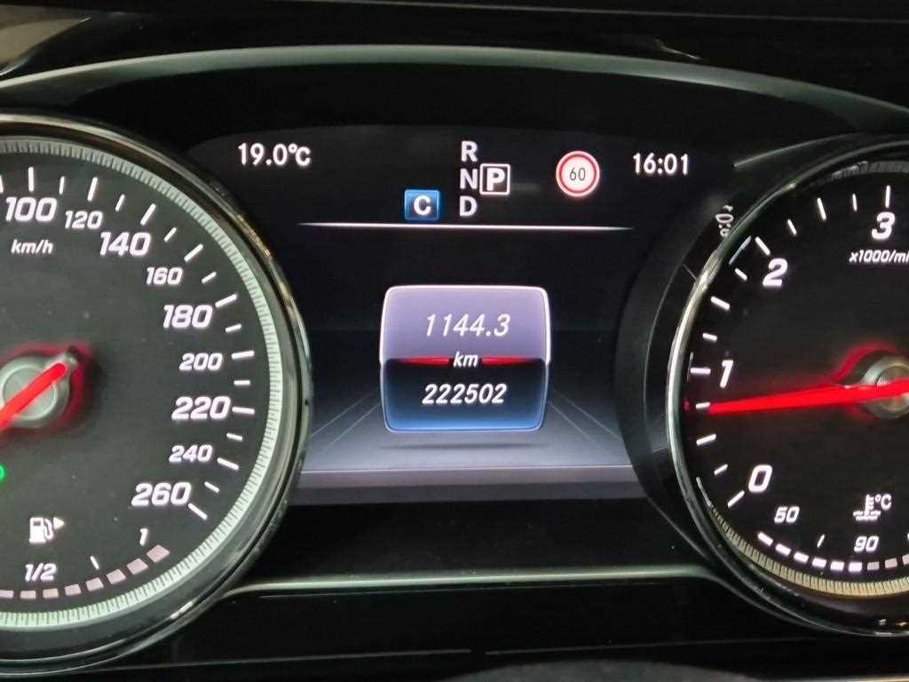 Mercedes Benz E class - Vista 6