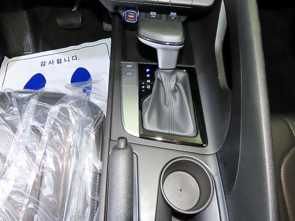 HYUNDAI Avante - Vista 12