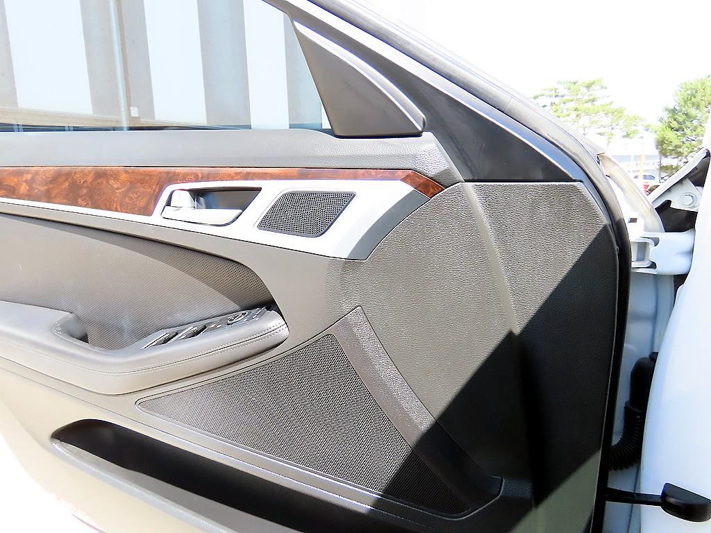 HYUNDAI Genesis - Vista 11