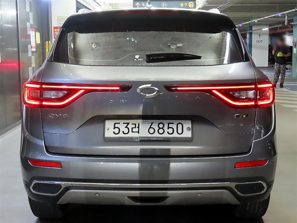 SAMSUNG QM6 - Vista 5