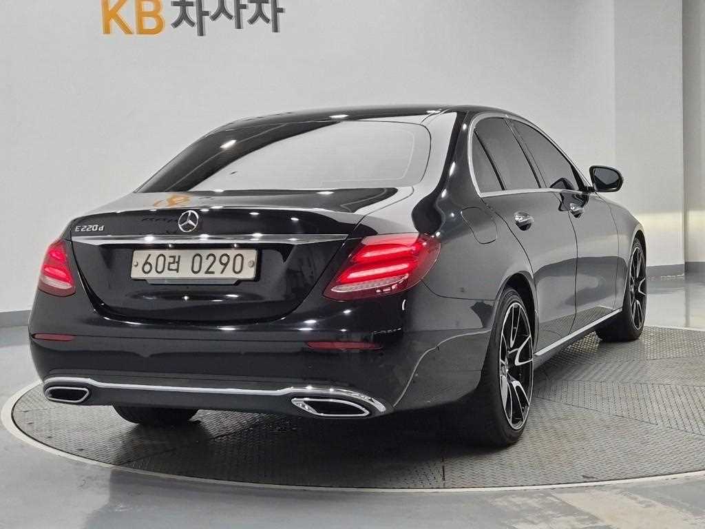 Mercedes Benz E class - Vista 3