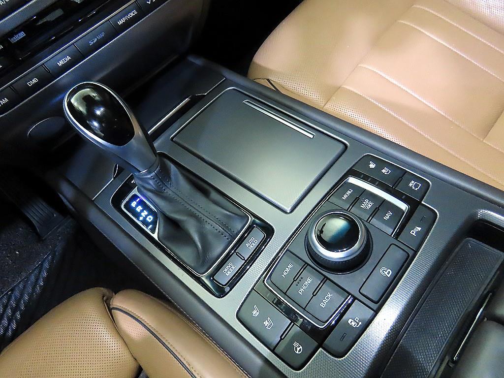 HYUNDAI Genesis - Vista 10