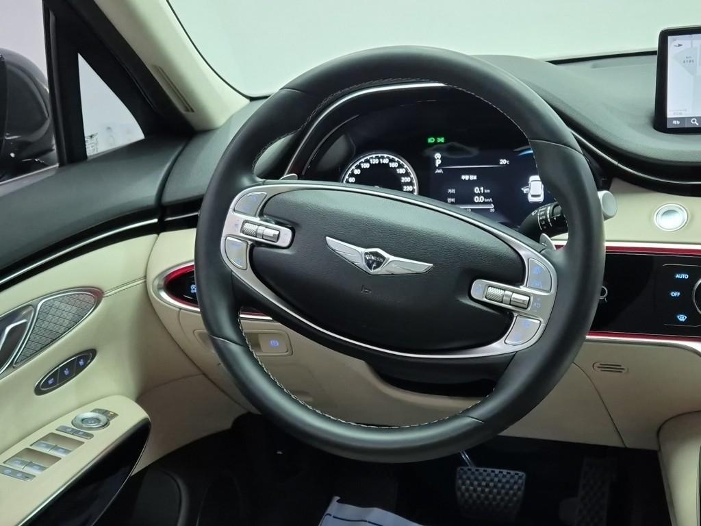 Genesis GV70 - Vista 6