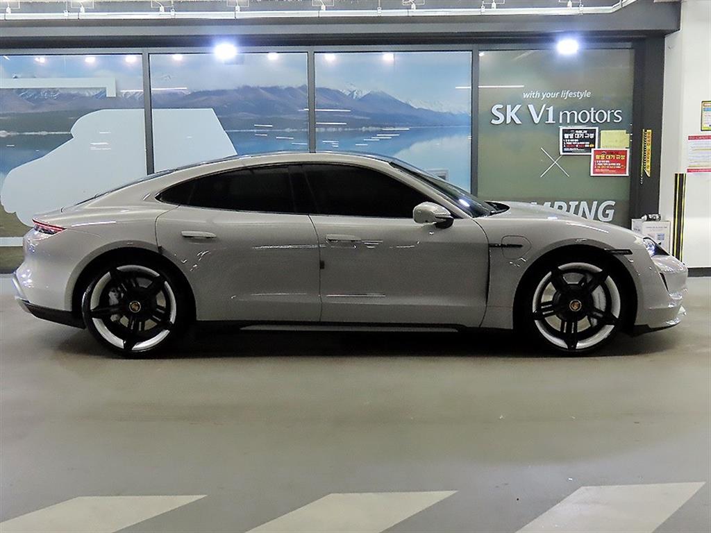 Porsche Taycan - Vista 3