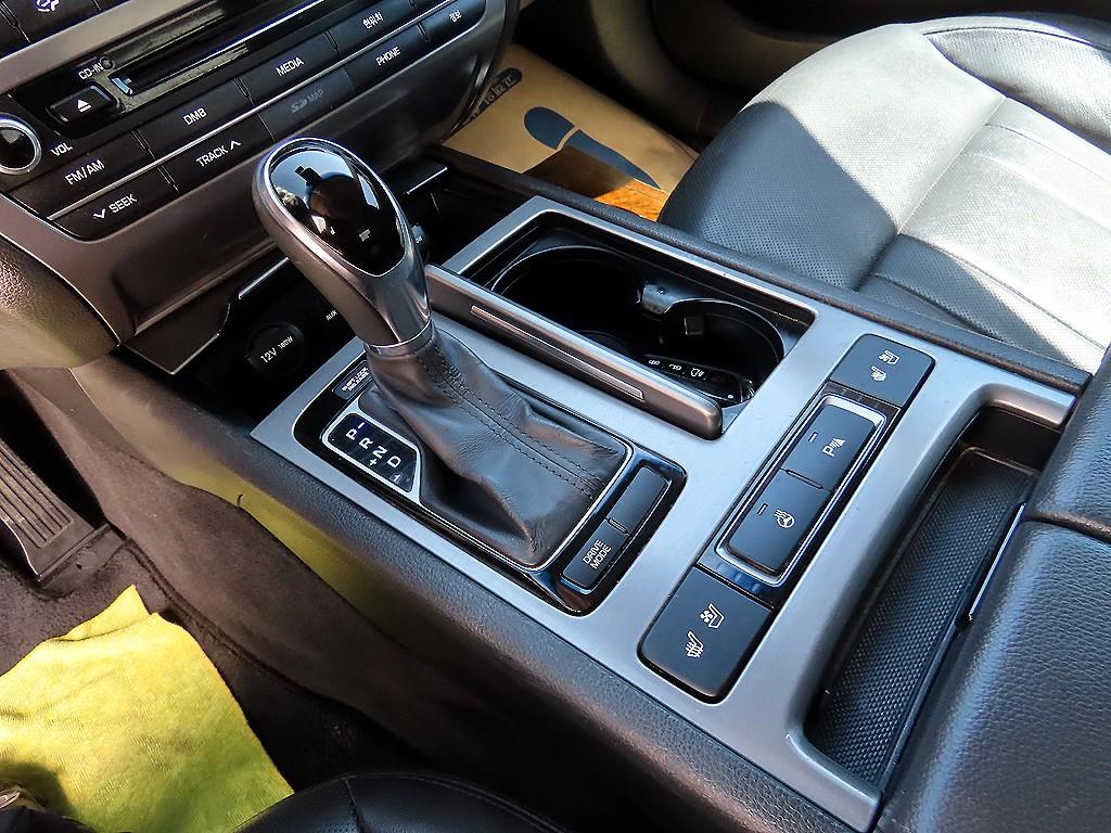 HYUNDAI Genesis - Vista 11