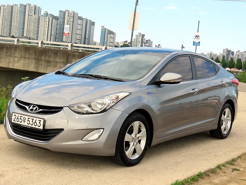 HYUNDAI Avante - Vista 2