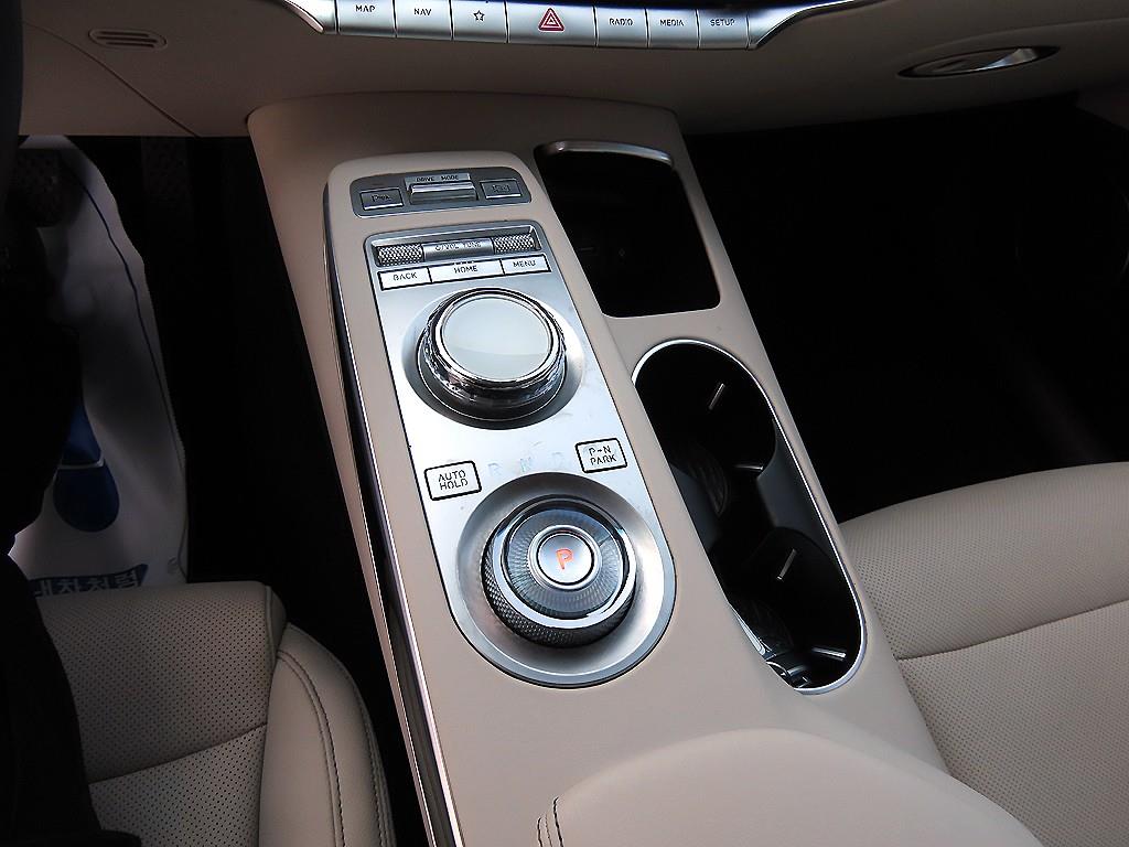 Genesis GV70 - Vista 11