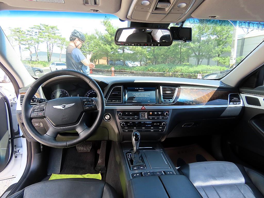 HYUNDAI Genesis - Vista 7