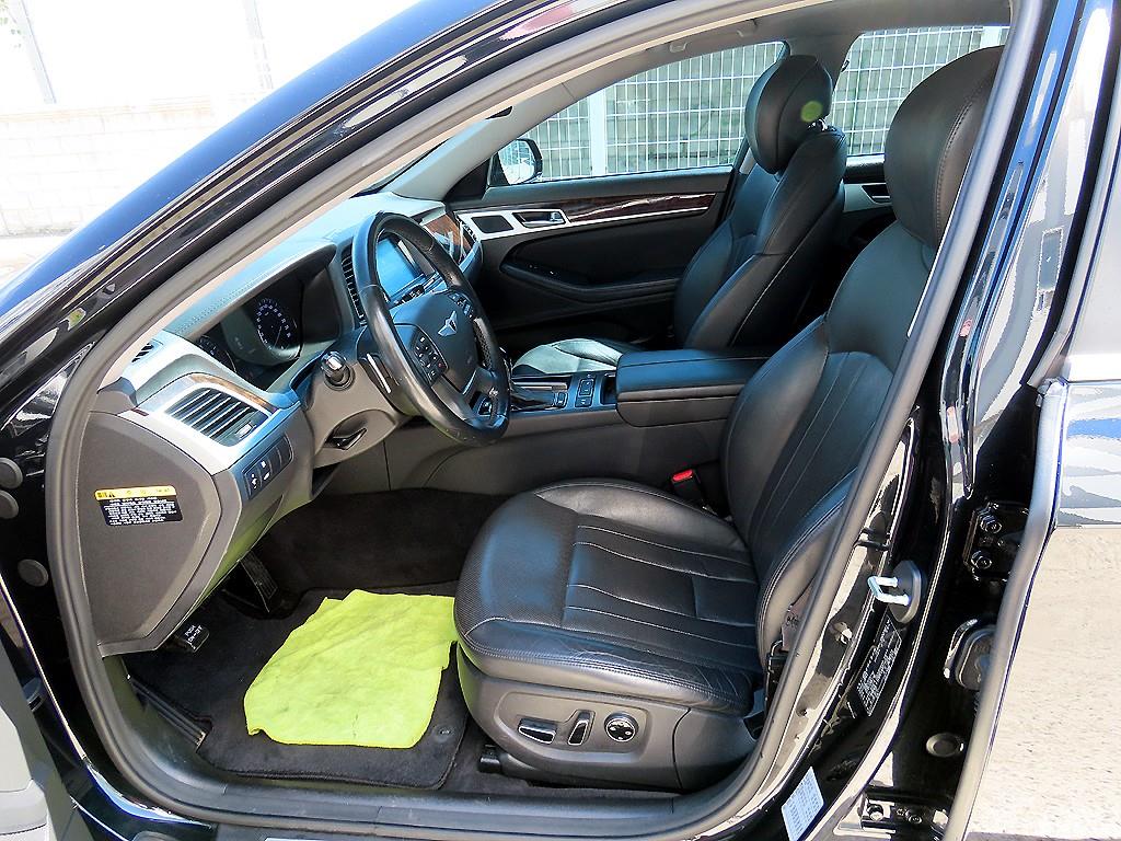 HYUNDAI Genesis - Vista 5
